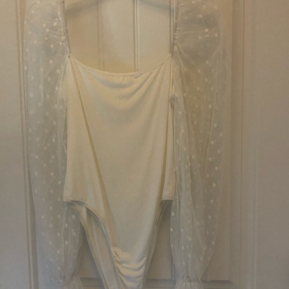 Sheer Belled Sleeved White Bodysuit - Sz M - Picture 3 of 9